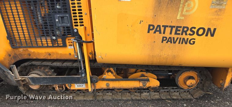 image for item FB9437 2015 Lee-Boy 8616B paver