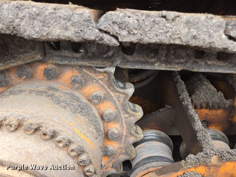 image for item FB9437 2015 Lee-Boy 8616B paver