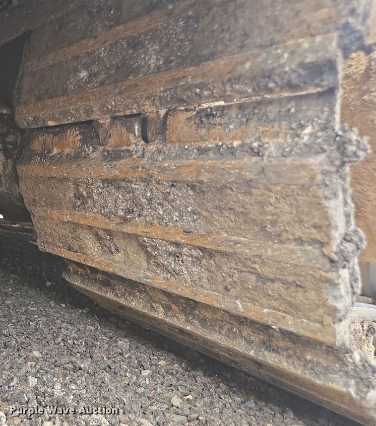 image for item FB9437 2015 Lee-Boy 8616B paver