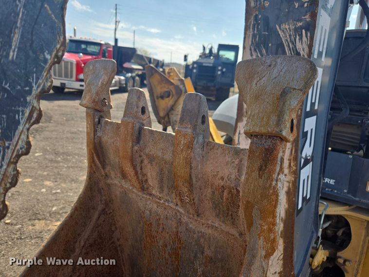 image for item FB9439 2017 John Deere 310SL backhoe