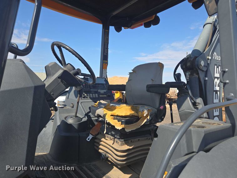 image for item FB9439 2017 John Deere 310SL backhoe