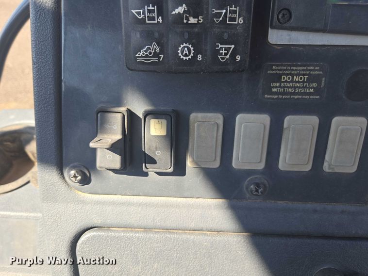 image for item FB9439 2017 John Deere 310SL backhoe