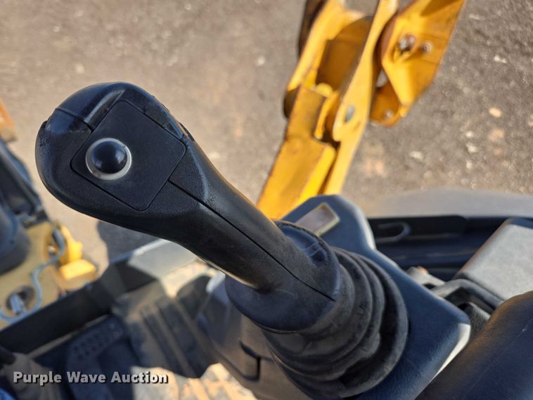 image for item FB9439 2017 John Deere 310SL backhoe