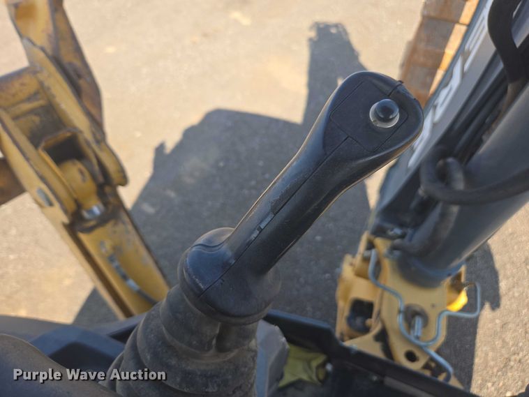 image for item FB9439 2017 John Deere 310SL backhoe