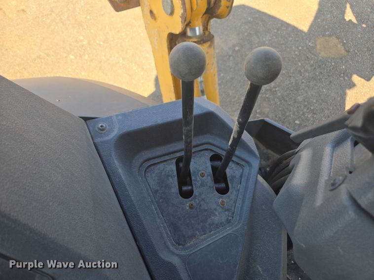 image for item FB9439 2017 John Deere 310SL backhoe