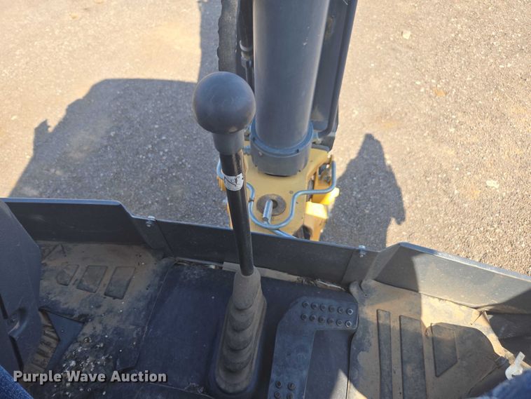 image for item FB9439 2017 John Deere 310SL backhoe