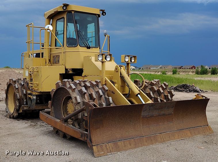 image for item IP9632 1993 Caterpillar 815 B soil compactor