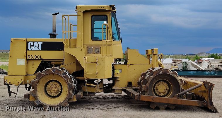image for item IP9632 1993 Caterpillar 815 B soil compactor