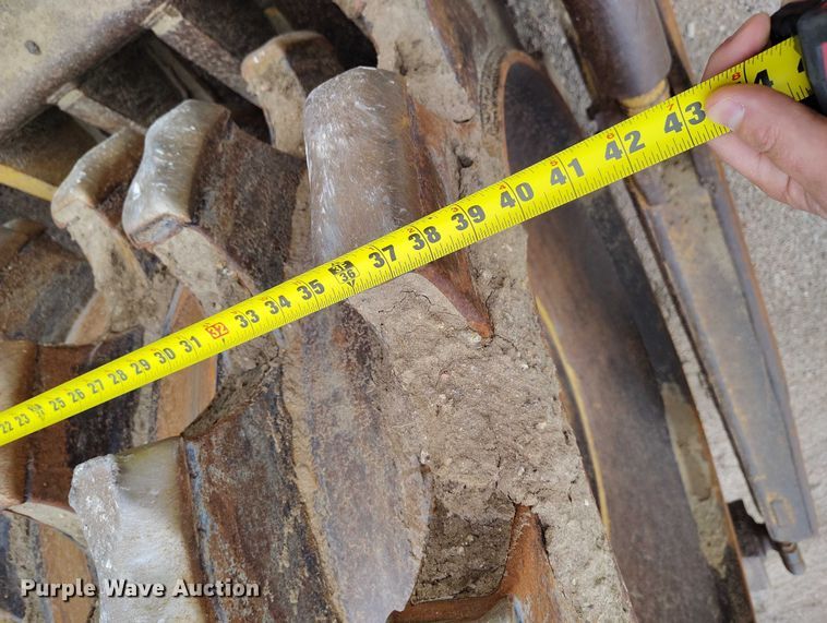 image for item IP9632 1993 Caterpillar 815 B soil compactor