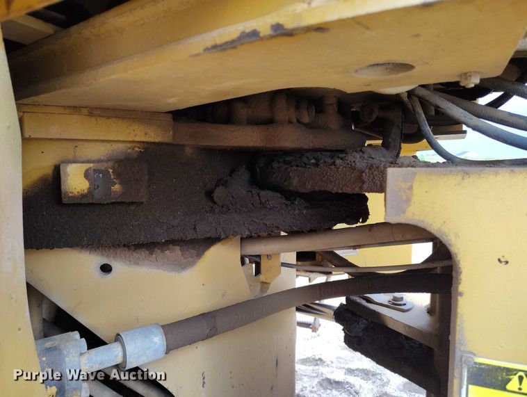 image for item IP9632 1993 Caterpillar 815 B soil compactor