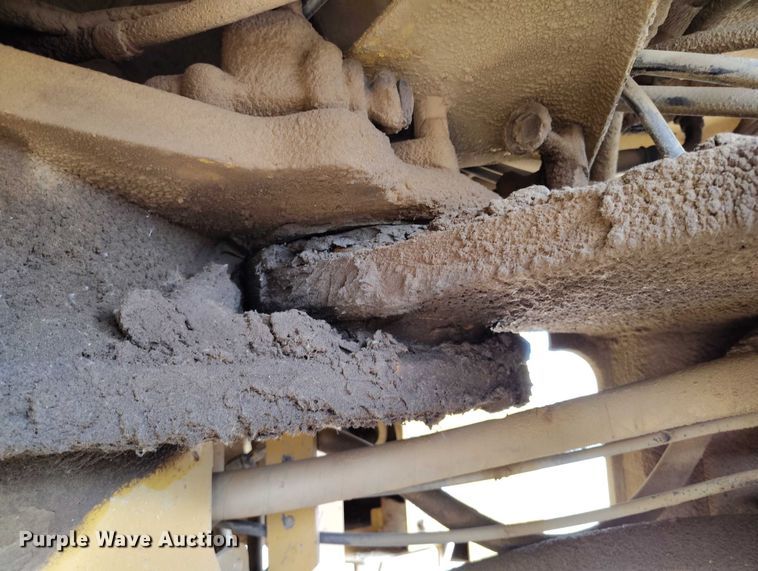 image for item IP9632 1993 Caterpillar 815 B soil compactor