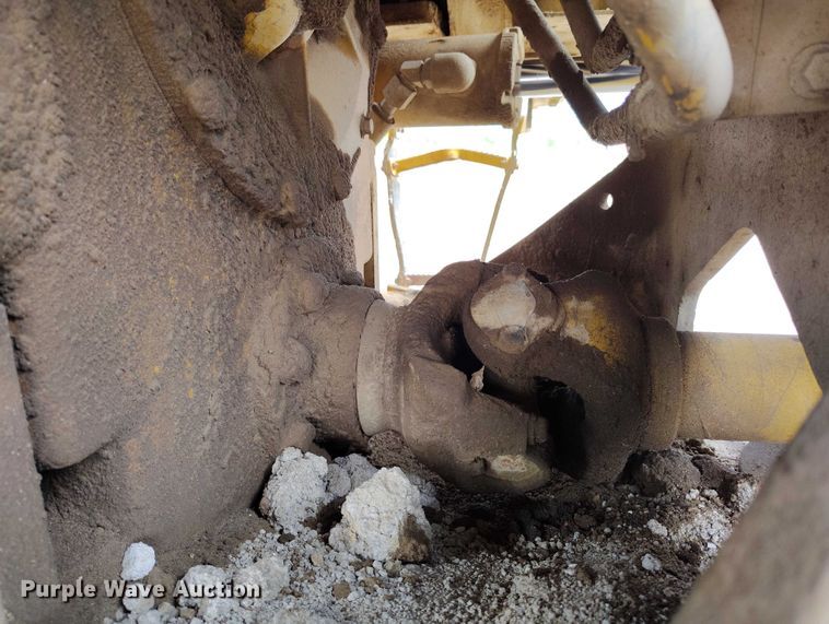 image for item IP9632 1993 Caterpillar 815 B soil compactor