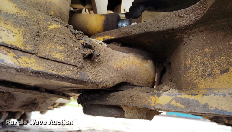 image for item IP9632 1993 Caterpillar 815 B soil compactor