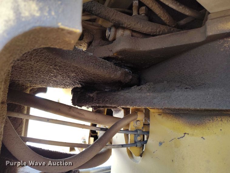 image for item IP9632 1993 Caterpillar 815 B soil compactor