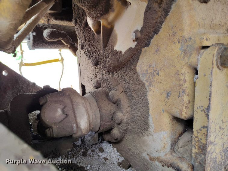 image for item IP9632 1993 Caterpillar 815 B soil compactor