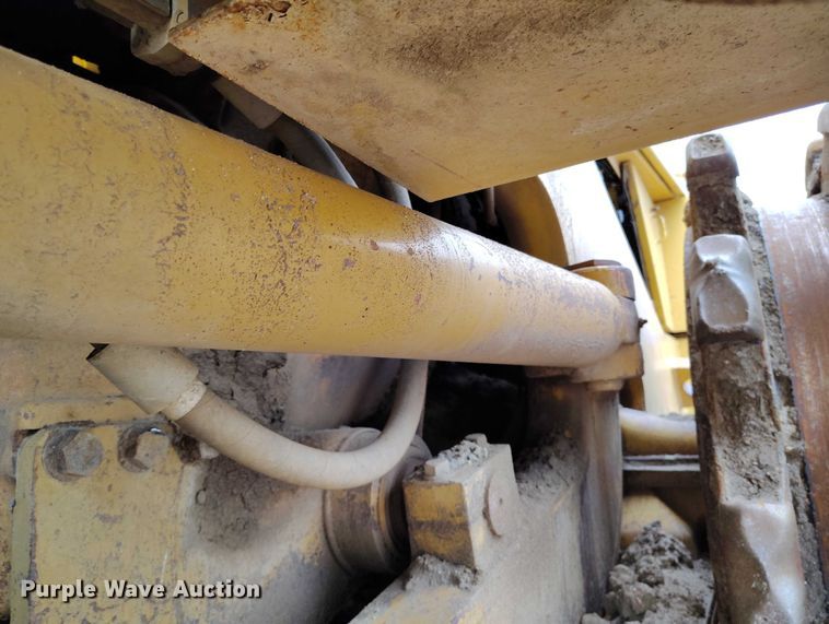 image for item IP9632 1993 Caterpillar 815 B soil compactor