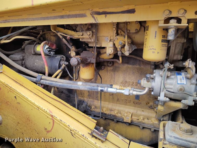 image for item IP9632 1993 Caterpillar 815 B soil compactor