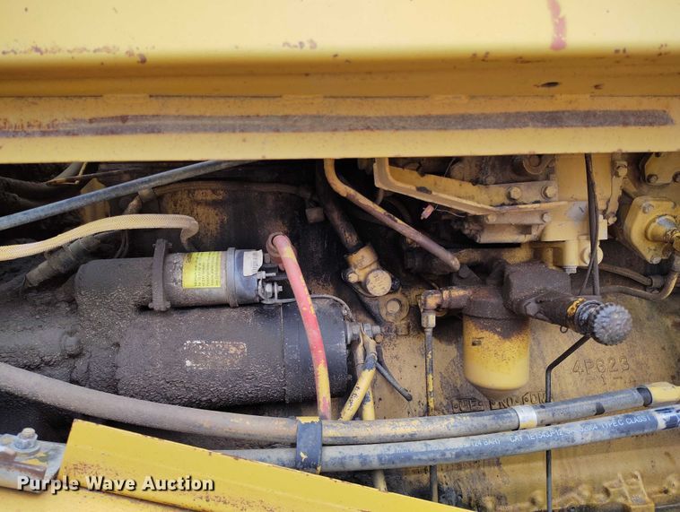 image for item IP9632 1993 Caterpillar 815 B soil compactor