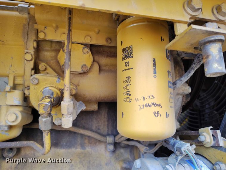 image for item IP9632 1993 Caterpillar 815 B soil compactor