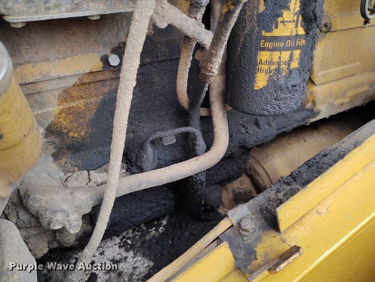 image for item IP9632 1993 Caterpillar 815 B soil compactor