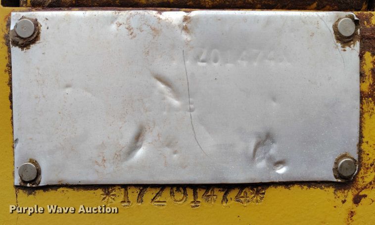 image for item IP9632 1993 Caterpillar 815 B soil compactor