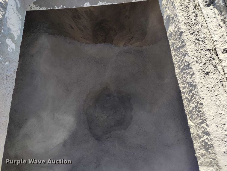 image for item IP9634 2004 Sterling L-Line volumetric concrete mixer truck