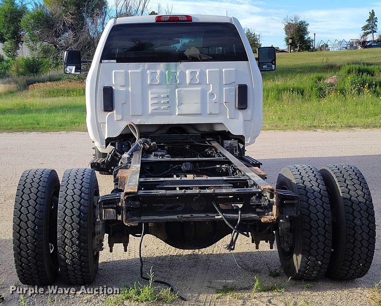 image for item IP9635 2019 Chevrolet Silverado 5500HD truck cab and chassis