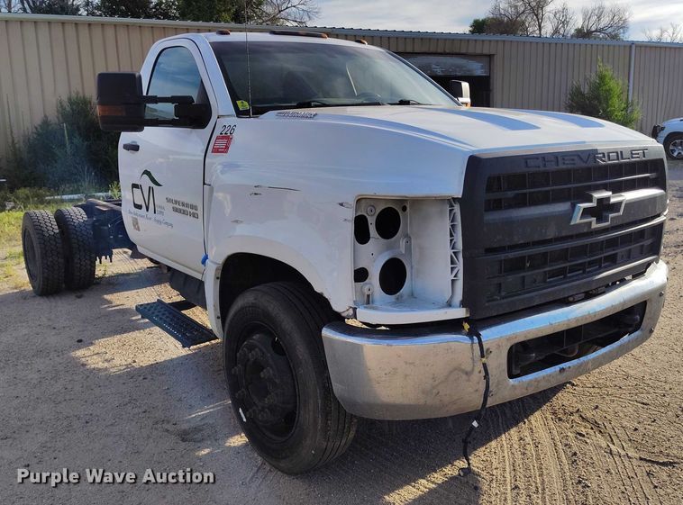 image for item IP9635 2019 Chevrolet Silverado 5500HD truck cab and chassis