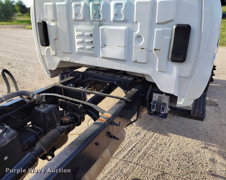 image for item IP9635 2019 Chevrolet Silverado 5500HD truck cab and chassis