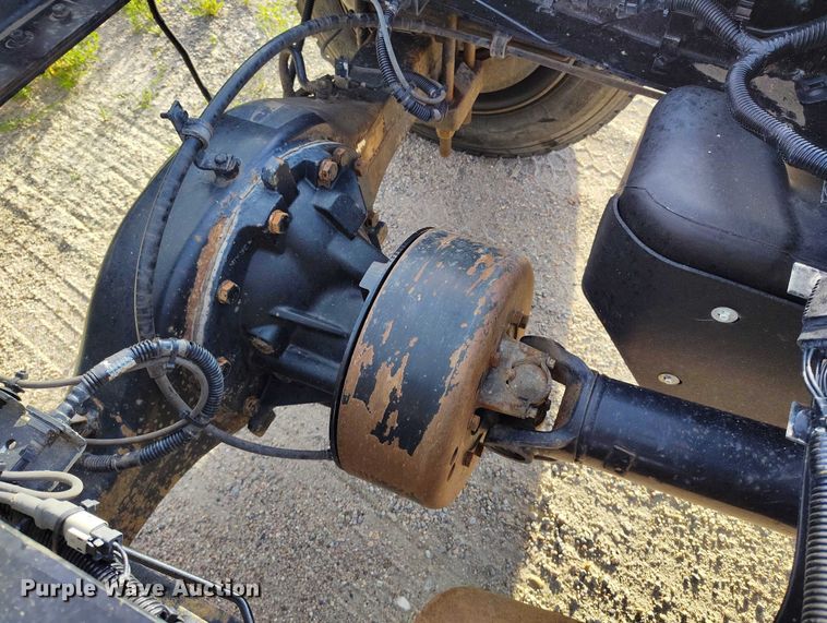 image for item IP9635 2019 Chevrolet Silverado 5500HD truck cab and chassis