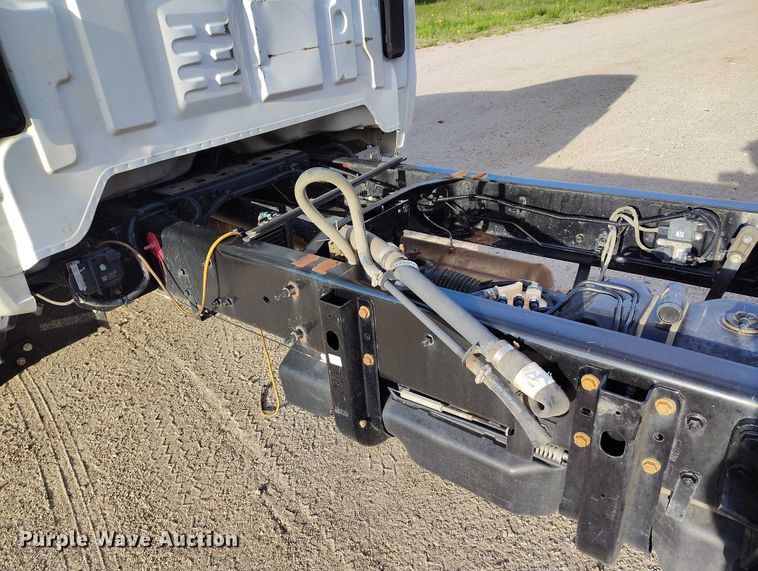image for item IP9635 2019 Chevrolet Silverado 5500HD truck cab and chassis