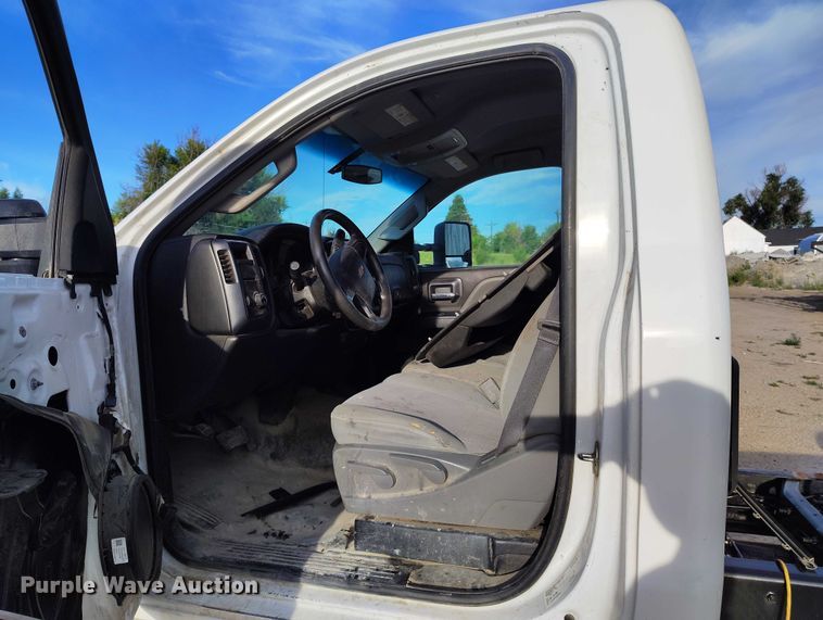 image for item IP9635 2019 Chevrolet Silverado 5500HD truck cab and chassis