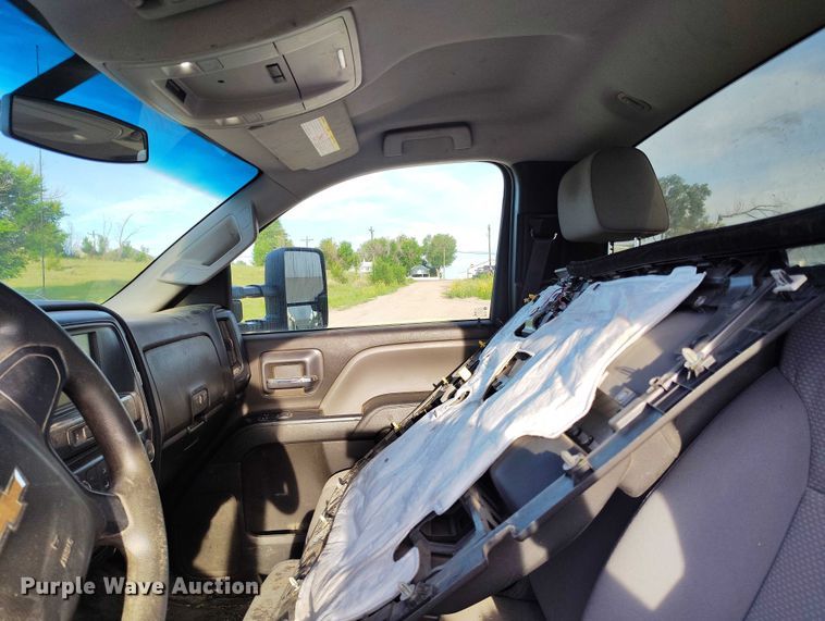 image for item IP9635 2019 Chevrolet Silverado 5500HD truck cab and chassis