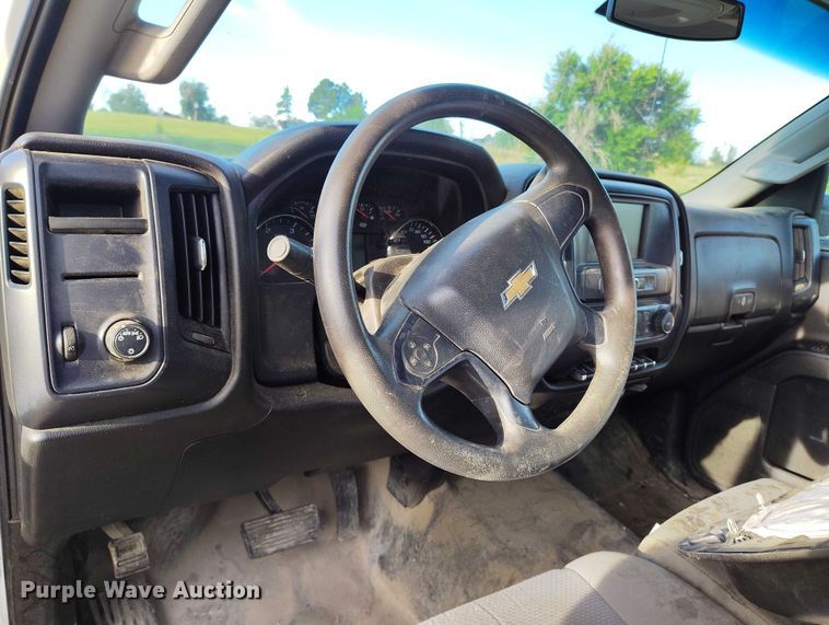 image for item IP9635 2019 Chevrolet Silverado 5500HD truck cab and chassis