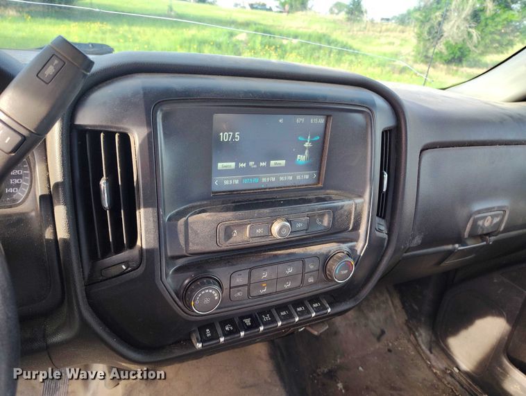 image for item IP9635 2019 Chevrolet Silverado 5500HD truck cab and chassis