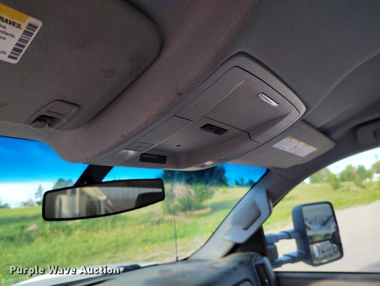 image for item IP9635 2019 Chevrolet Silverado 5500HD truck cab and chassis