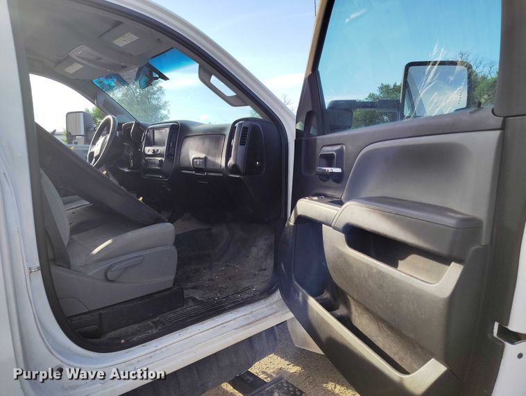 image for item IP9635 2019 Chevrolet Silverado 5500HD truck cab and chassis