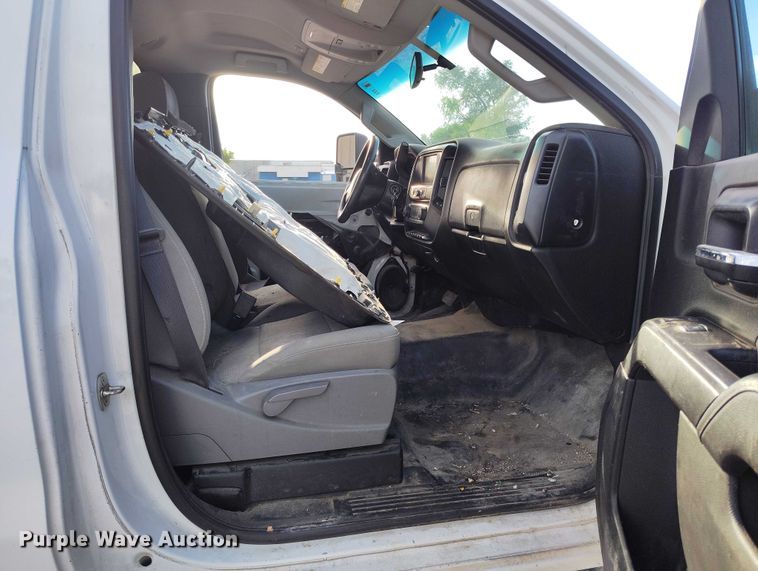 image for item IP9635 2019 Chevrolet Silverado 5500HD truck cab and chassis