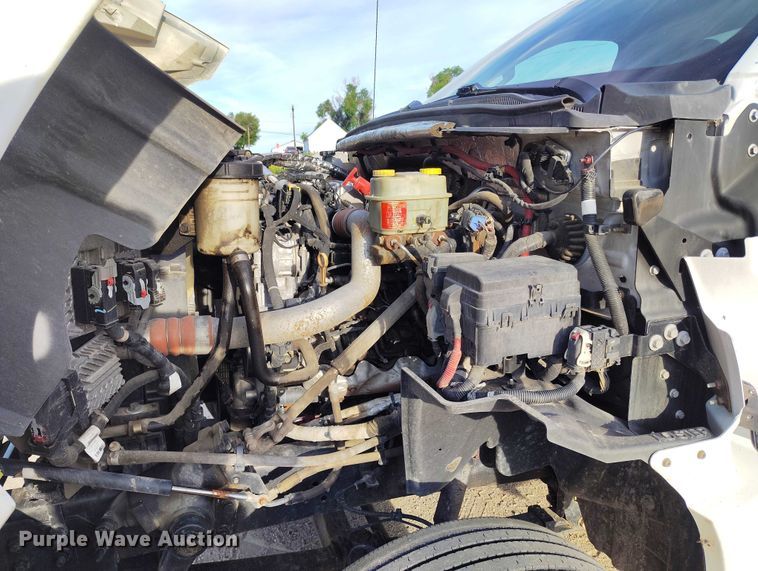 image for item IP9635 2019 Chevrolet Silverado 5500HD truck cab and chassis