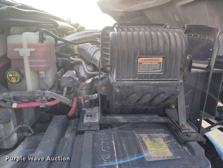 image for item IP9635 2019 Chevrolet Silverado 5500HD truck cab and chassis