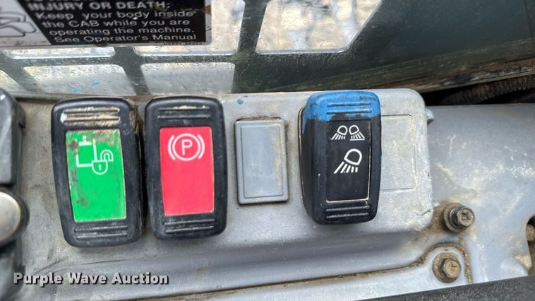 image for item MZ9407 2018 Kubota SVL95-2S tracked skid steer loader