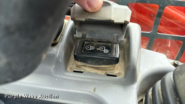 image for item MZ9407 2018 Kubota SVL95-2S tracked skid steer loader