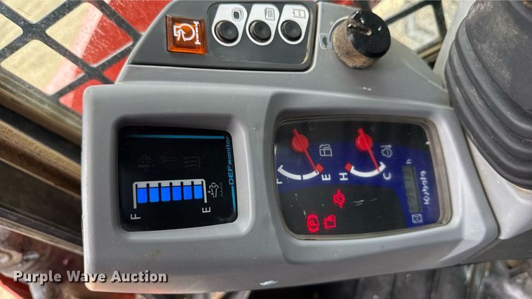 image for item MZ9407 2018 Kubota SVL95-2S tracked skid steer loader