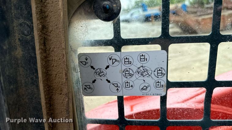 image for item MZ9407 2018 Kubota SVL95-2S tracked skid steer loader