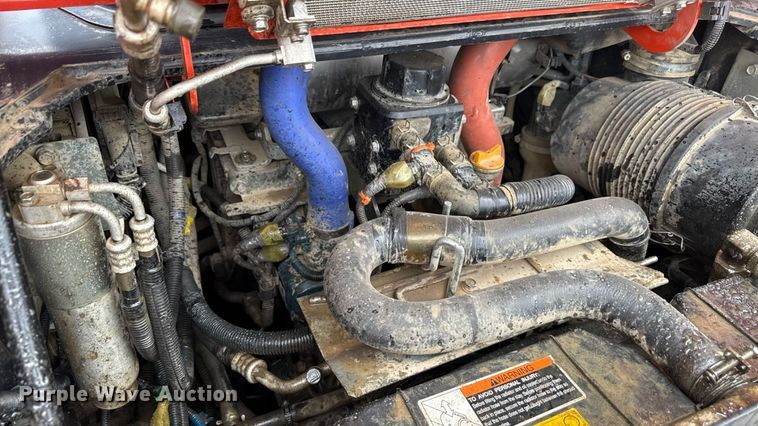 image for item MZ9407 2018 Kubota SVL95-2S tracked skid steer loader