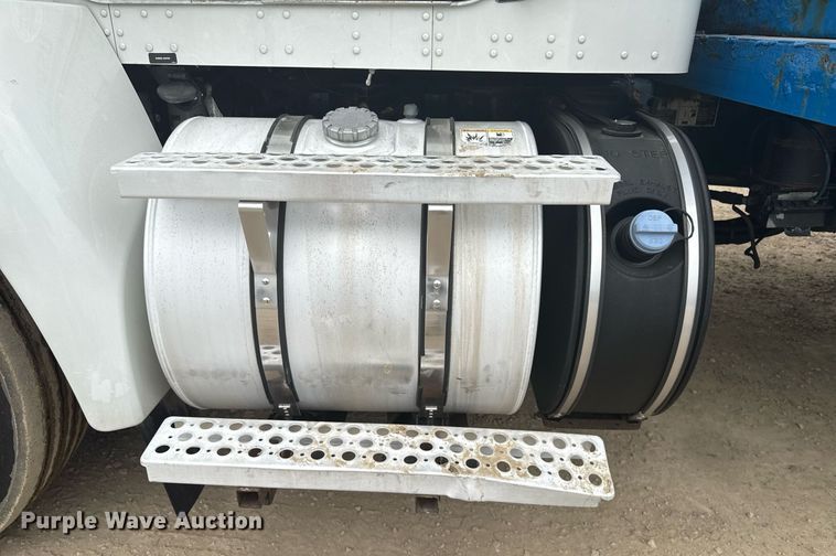 image for item MZ9409 2013 Kenworth T370 utility / service truck