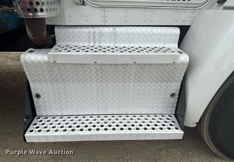 image for item MZ9409 2013 Kenworth T370 utility / service truck