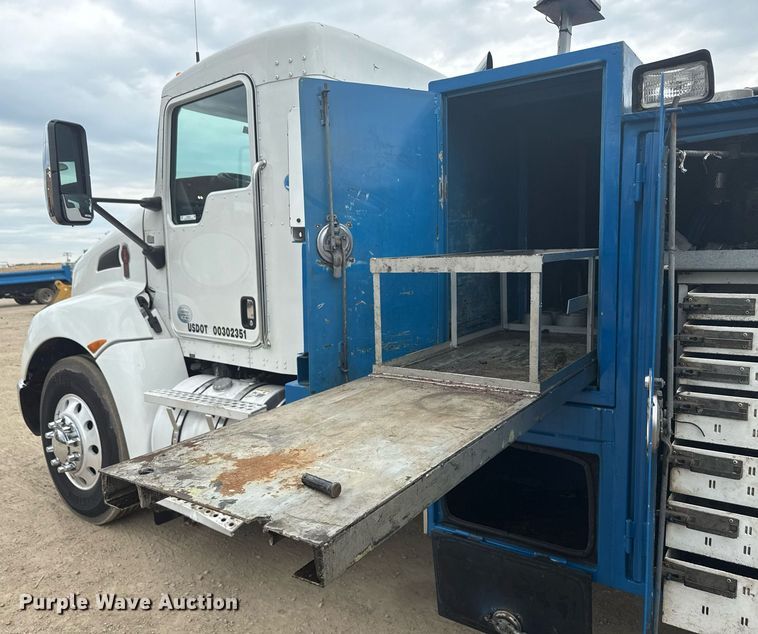 image for item MZ9409 2013 Kenworth T370 utility / service truck