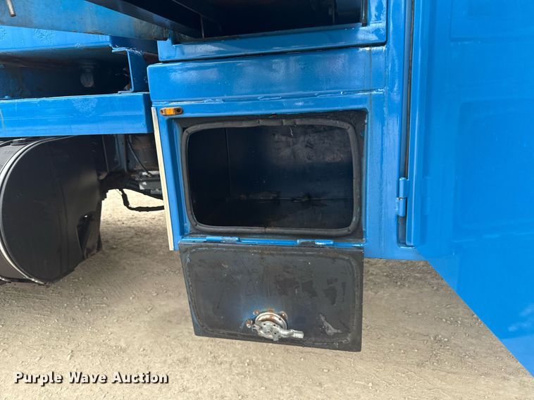 image for item MZ9409 2013 Kenworth T370 utility / service truck