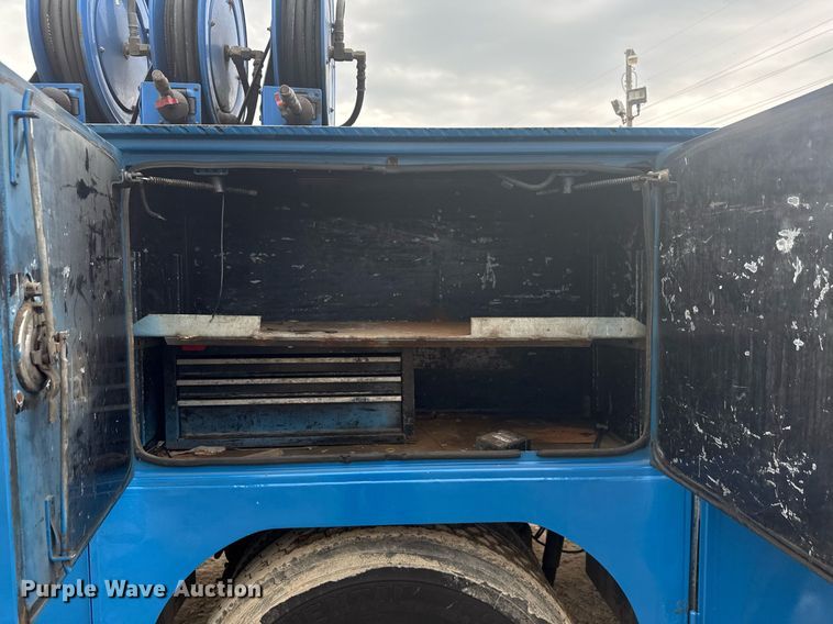 image for item MZ9409 2013 Kenworth T370 utility / service truck